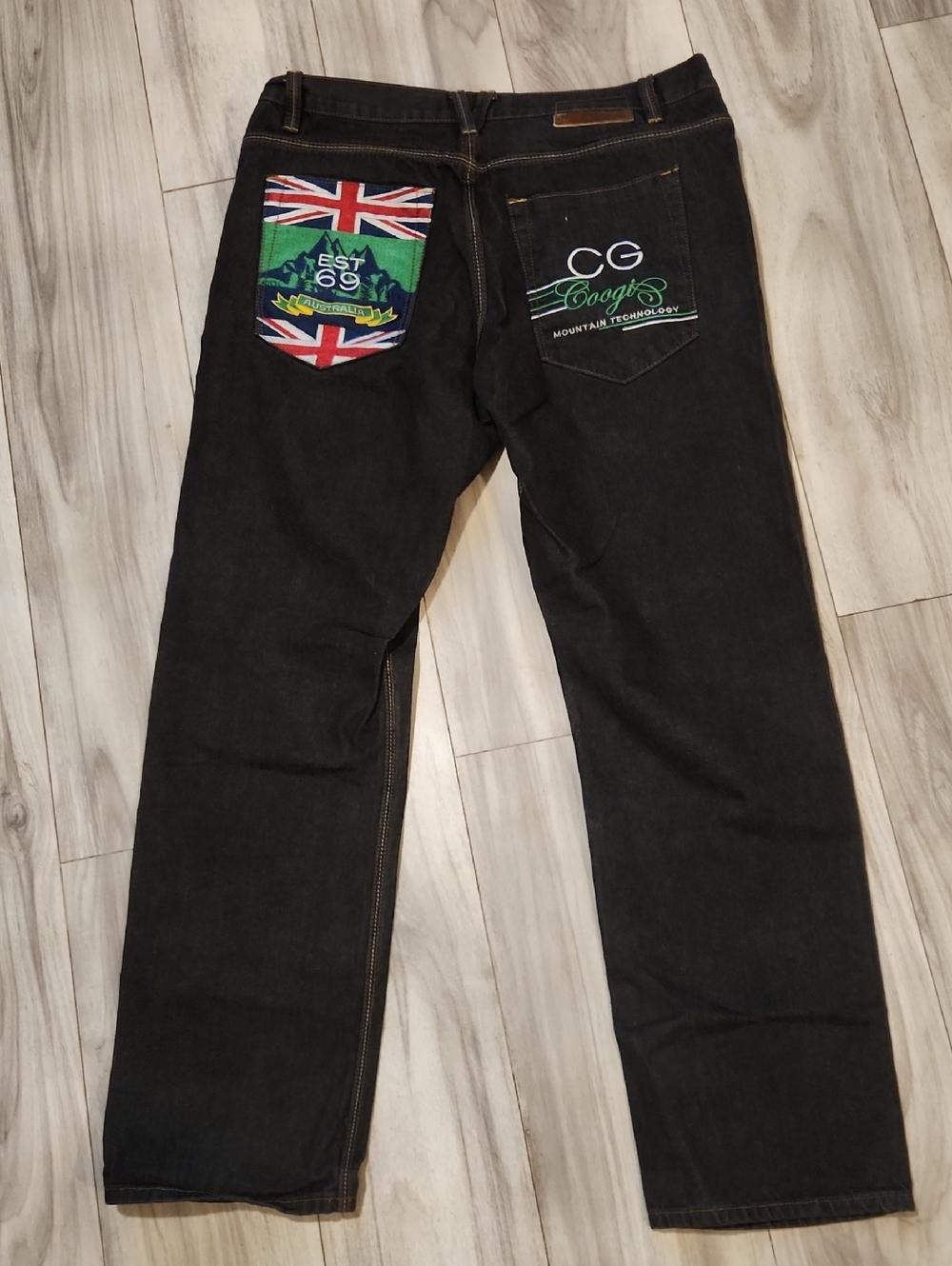 Vintage Black COOGI Jeans Colorful Australian Flag Embroidered Patch 38 X 34
